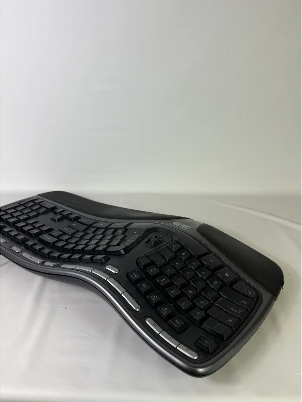 Microsoft Natural Ergonomic Keyboard 4000 v1.0 Model 1048 Wired USB Black Silver